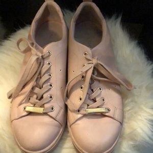 Also pink sneakers